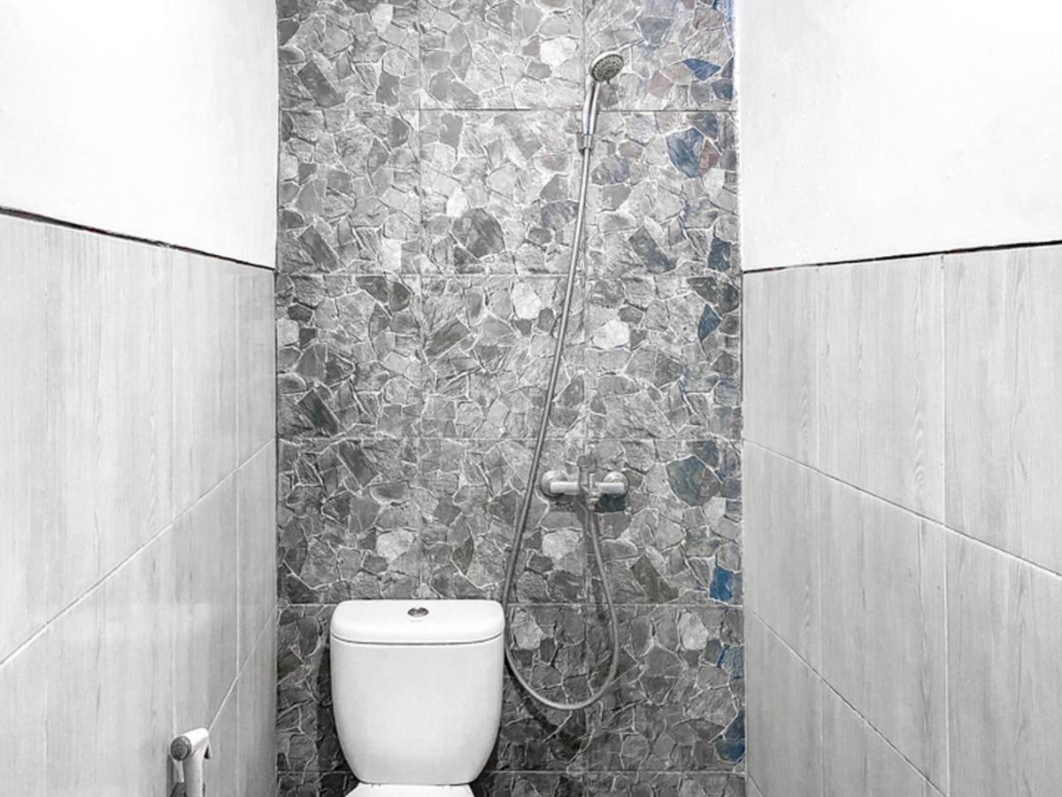 Griya Gribig Guest House Mitra Reddoorz Malang Zewnętrze zdjęcie