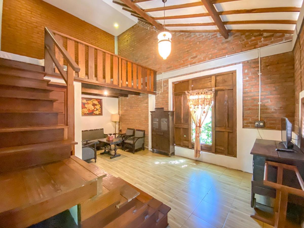 Griya Gribig Guest House Mitra Reddoorz Malang Zewnętrze zdjęcie