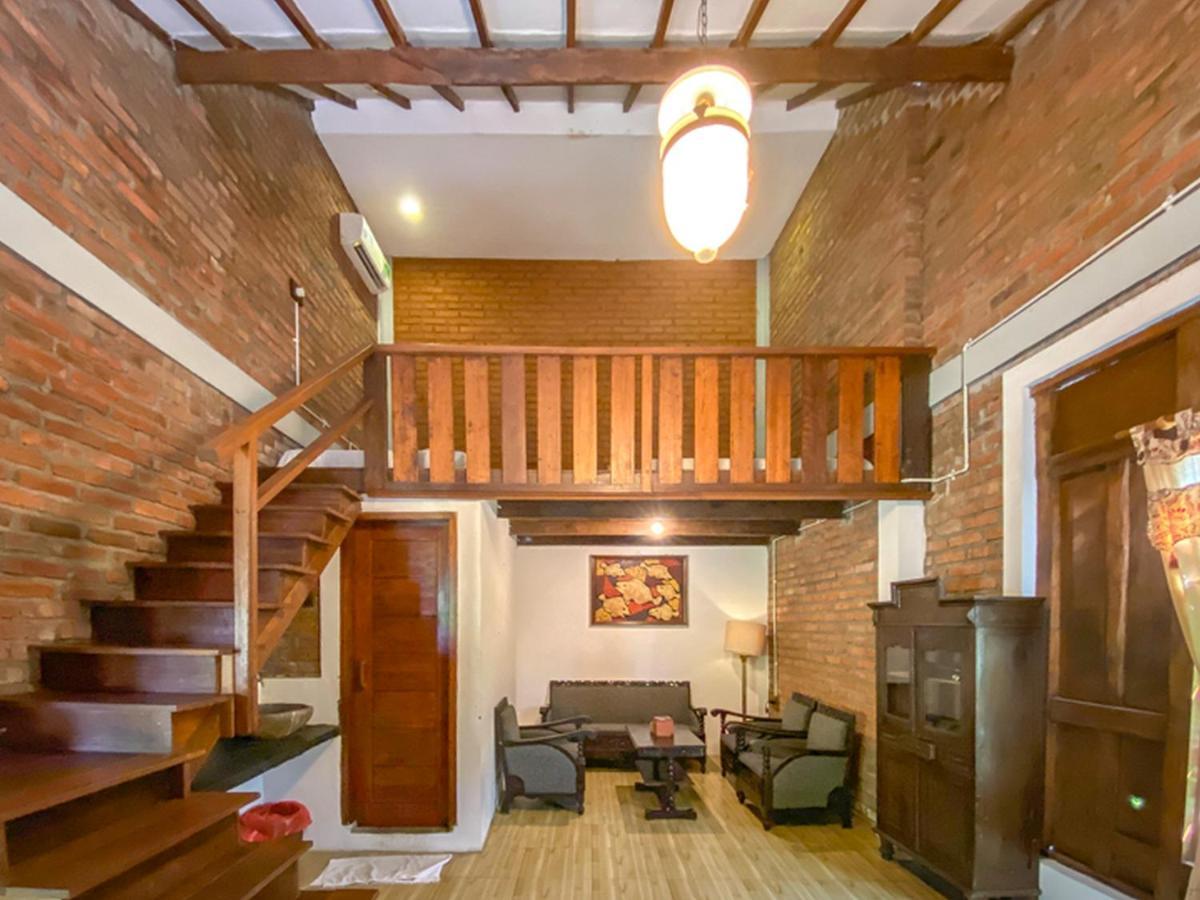 Griya Gribig Guest House Mitra Reddoorz Malang Zewnętrze zdjęcie