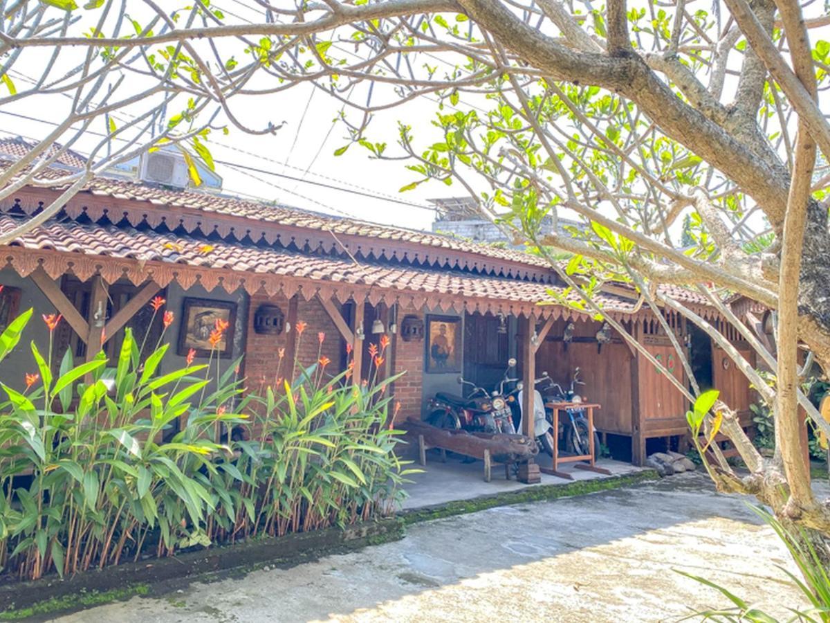 Griya Gribig Guest House Mitra Reddoorz Malang Zewnętrze zdjęcie