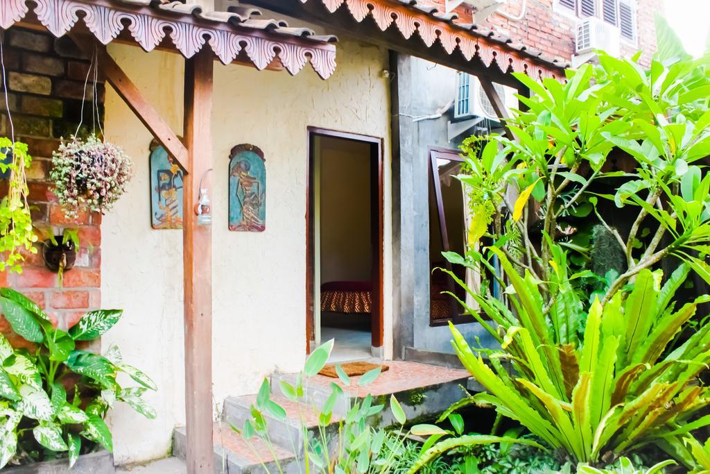 Griya Gribig Guest House Mitra Reddoorz Malang Zewnętrze zdjęcie