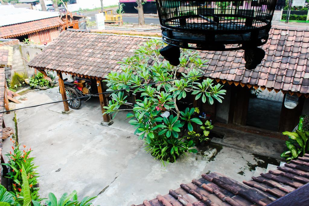 Griya Gribig Guest House Mitra Reddoorz Malang Zewnętrze zdjęcie