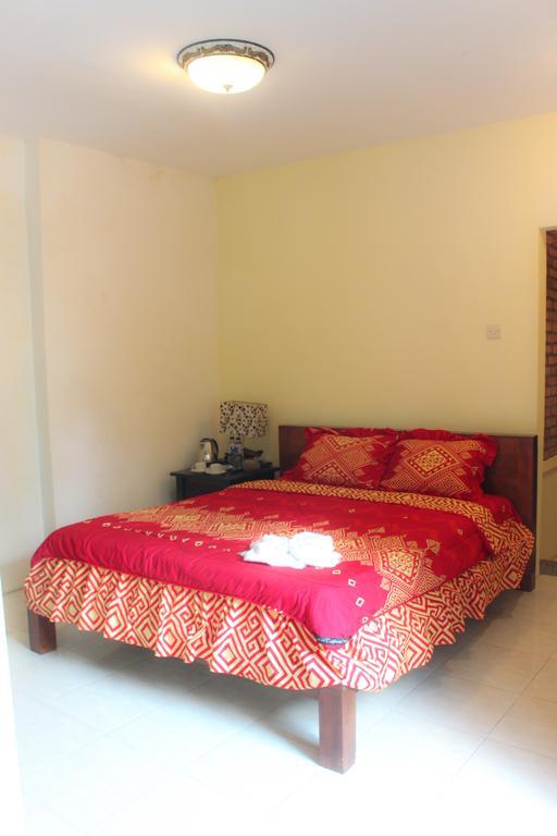 Griya Gribig Guest House Mitra Reddoorz Malang Zewnętrze zdjęcie